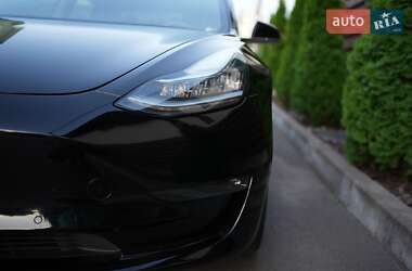 Седан Tesla Model 3 2020 в 