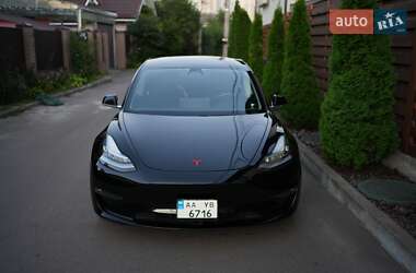 Седан Tesla Model 3 2020 в 