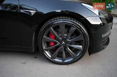 Седан Tesla Model 3 2020 в 