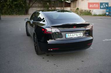 Седан Tesla Model 3 2020 в 