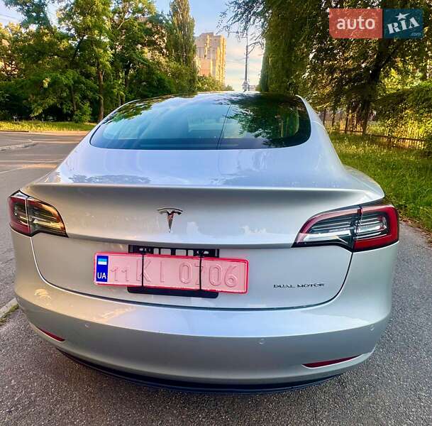 Седан Tesla Model 3 2018 в Києві