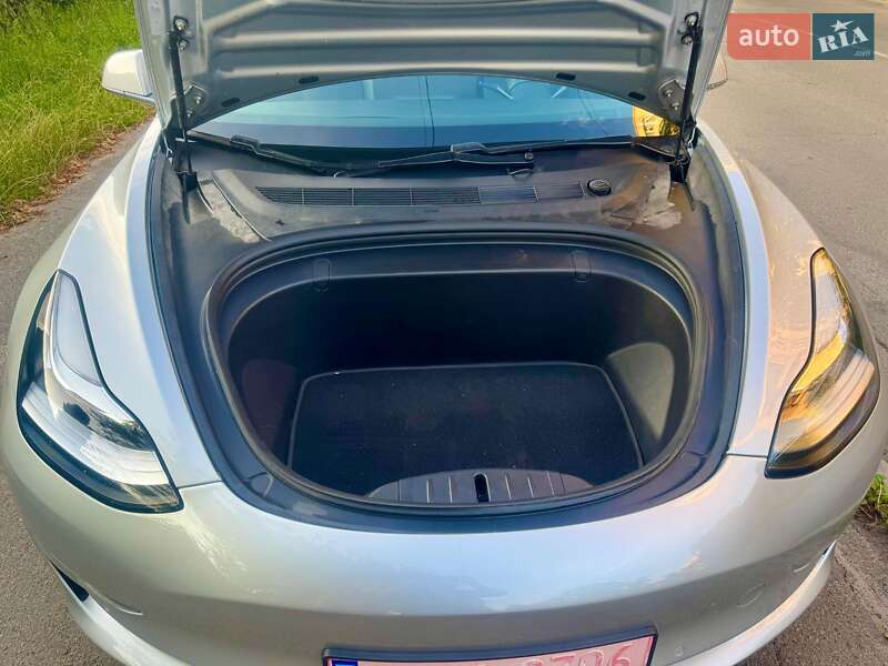 Седан Tesla Model 3 2018 в Києві