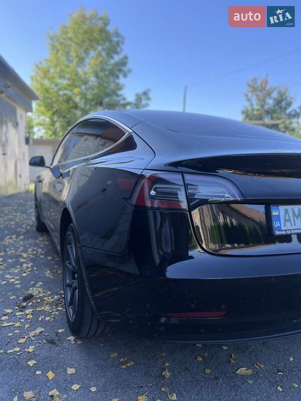 Седан Tesla Model 3 2018 в Звягелі