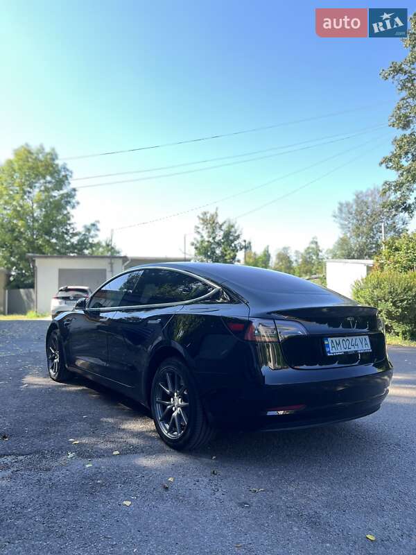 Седан Tesla Model 3 2018 в Звягелі