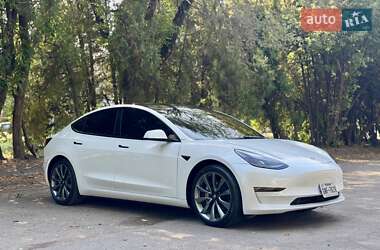Седан Tesla Model 3 2022 в 