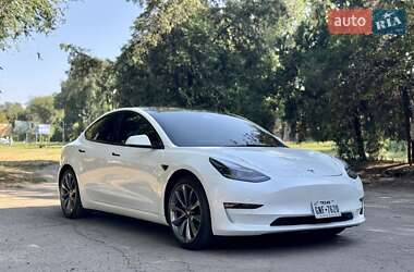 Седан Tesla Model 3 2022 в 