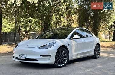 Седан Tesla Model 3 2022 в 
