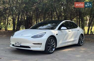 Седан Tesla Model 3 2022 в 