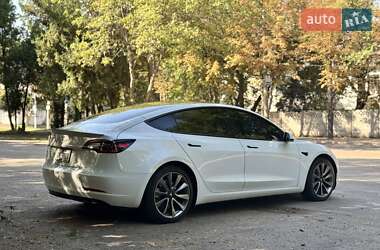 Седан Tesla Model 3 2022 в 