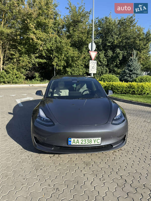 Седан Tesla Model 3 2019 в Киеве
