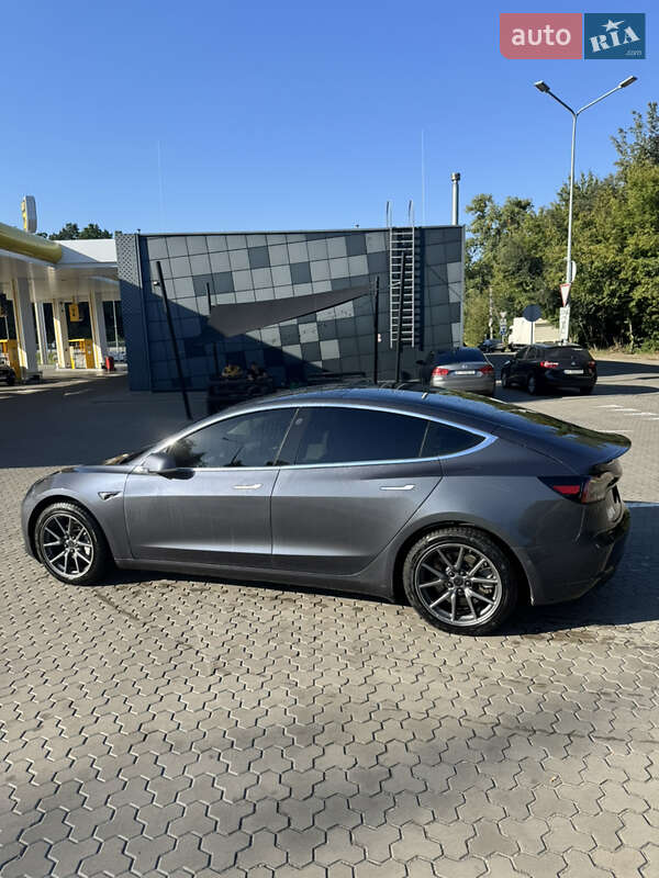 Седан Tesla Model 3 2019 в Киеве