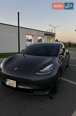 Седан Tesla Model 3 2020 в Мукачево