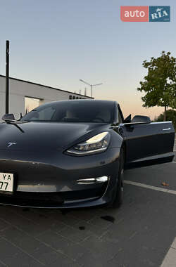 Седан Tesla Model 3 2020 в Мукачево