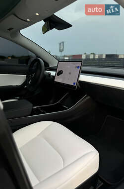 Седан Tesla Model 3 2020 в Мукачево