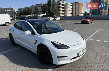 Седан Tesla Model 3 2023 в 