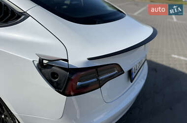 Седан Tesla Model 3 2023 в 