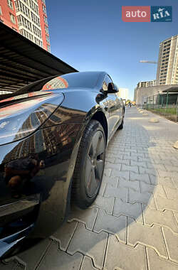 Седан Tesla Model 3 2021 в 