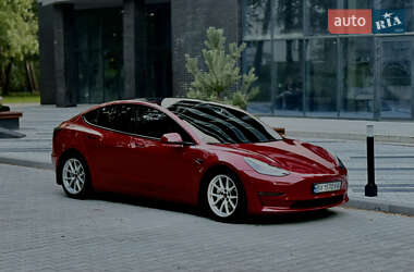 Седан Tesla Model 3 2021 в 