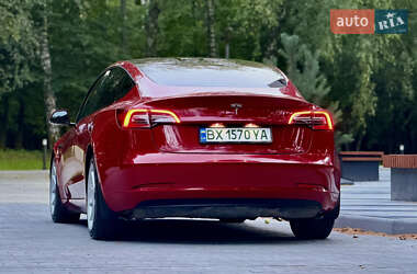 Седан Tesla Model 3 2021 в 
