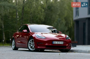 Седан Tesla Model 3 2021 в 