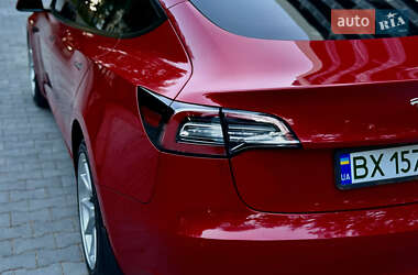 Седан Tesla Model 3 2021 в 