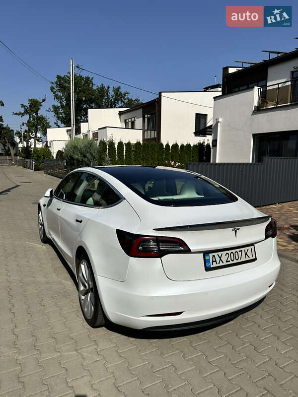 Седан Tesla Model 3 2019 в Киеве