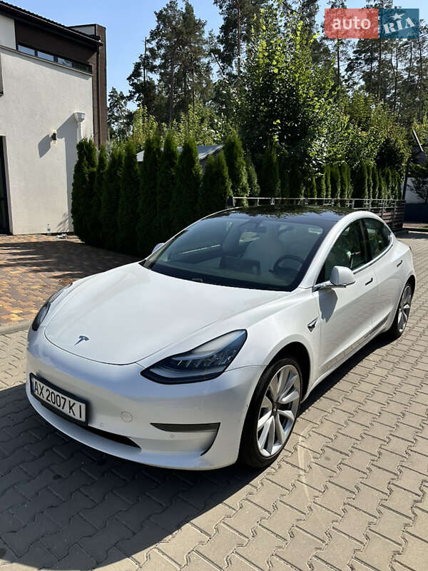 Седан Tesla Model 3 2019 в Киеве