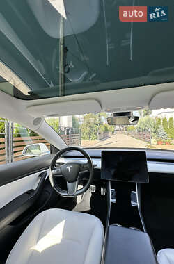 Седан Tesla Model 3 2019 в 