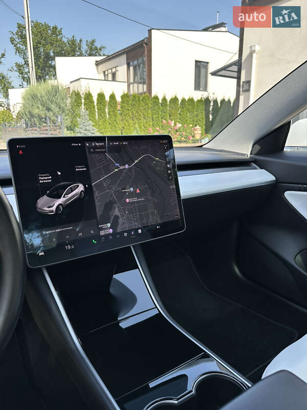 Седан Tesla Model 3 2019 в Киеве