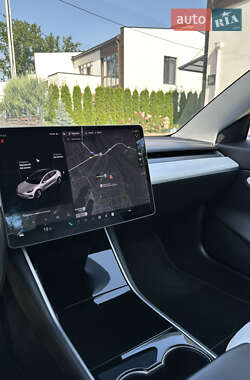 Седан Tesla Model 3 2019 в 