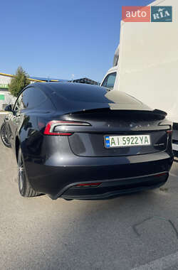 Седан Tesla Model 3 2024 в 