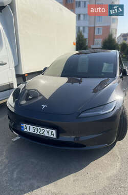 Седан Tesla Model 3 2024 в 
