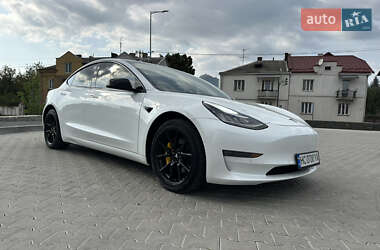 Седан Tesla Model 3 2020 в Львове