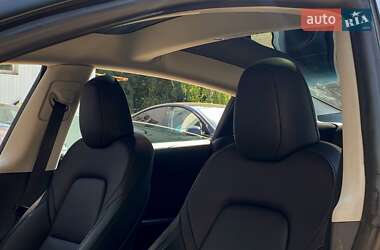 Седан Tesla Model 3 2023 в 