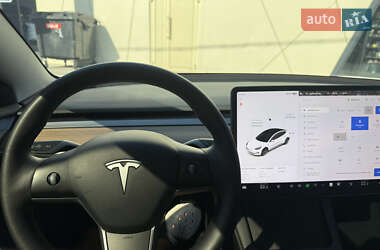Седан Tesla Model 3 2021 в 