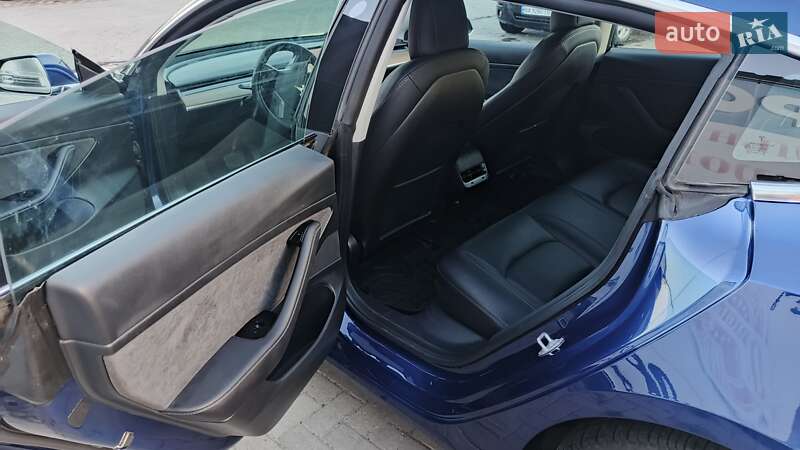 Седан Tesla Model 3 2020 в Шепетівці