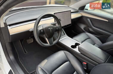 Седан Tesla Model 3 2021 в 