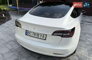 Седан Tesla Model 3 2021 в 