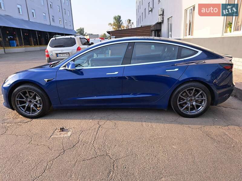 Седан Tesla Model 3 2020 в Києві