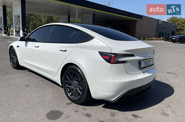 Седан Tesla Model 3 2024 в 