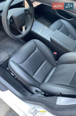 Седан Tesla Model 3 2024 в 