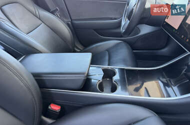Седан Tesla Model 3 2018 в 