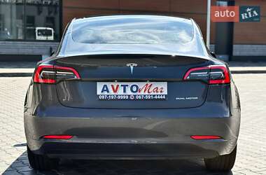 Седан Tesla Model 3 2022 в 