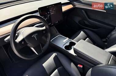 Седан Tesla Model 3 2022 в 
