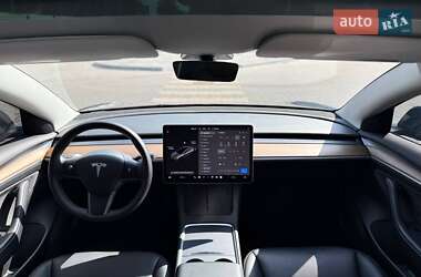 Седан Tesla Model 3 2022 в 
