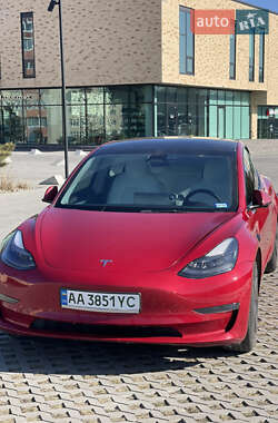 Седан Tesla Model 3 2022 в 