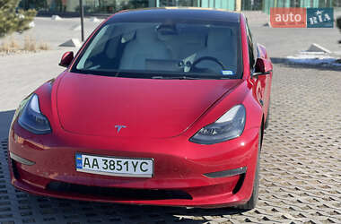 Седан Tesla Model 3 2022 в 