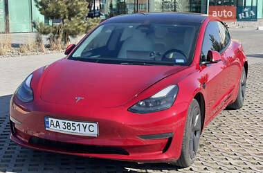 Седан Tesla Model 3 2022 в 