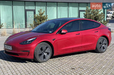 Седан Tesla Model 3 2022 в 