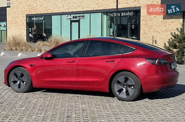 Седан Tesla Model 3 2022 в 